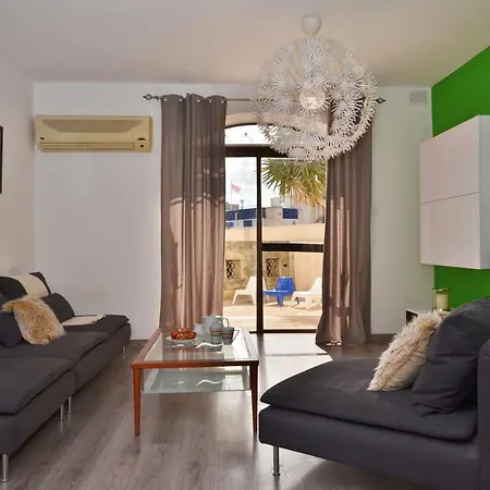 City Living Tk 1 Rm 1 *